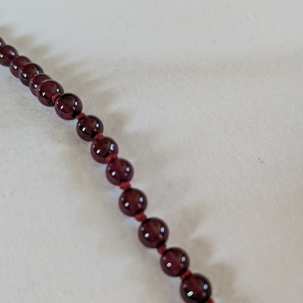 Faux Garnet and Pearl Necklace - Picture 3 of 4